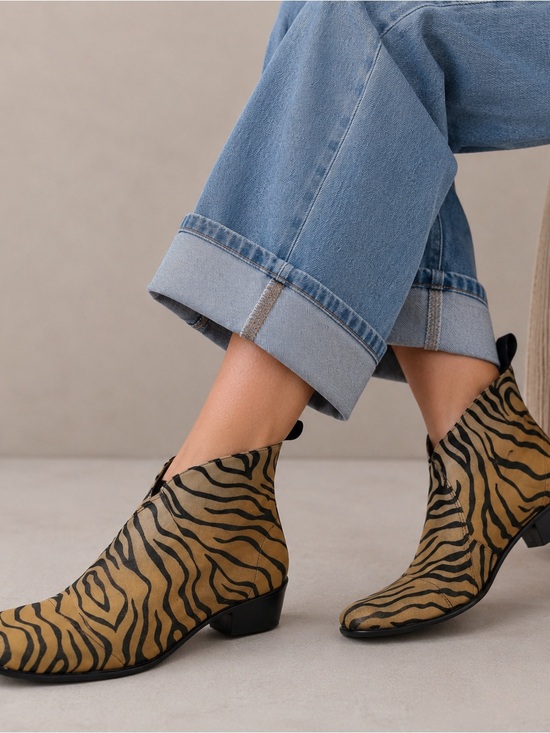 Charleston Shoe Co. Shoes - Charleston Shoe Co Telfair Tiger Stripe Print Ankle Boots Slip on Heels Size 9